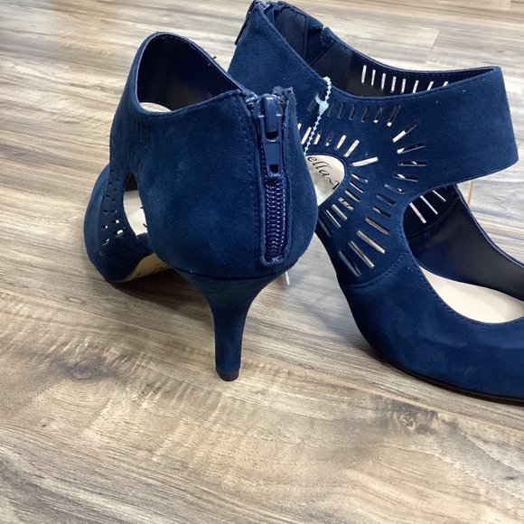 NWOB Bella-Vita Blue Suede Leather Heeled Cutout Booties - Size 9WW - Picture 4 of 7